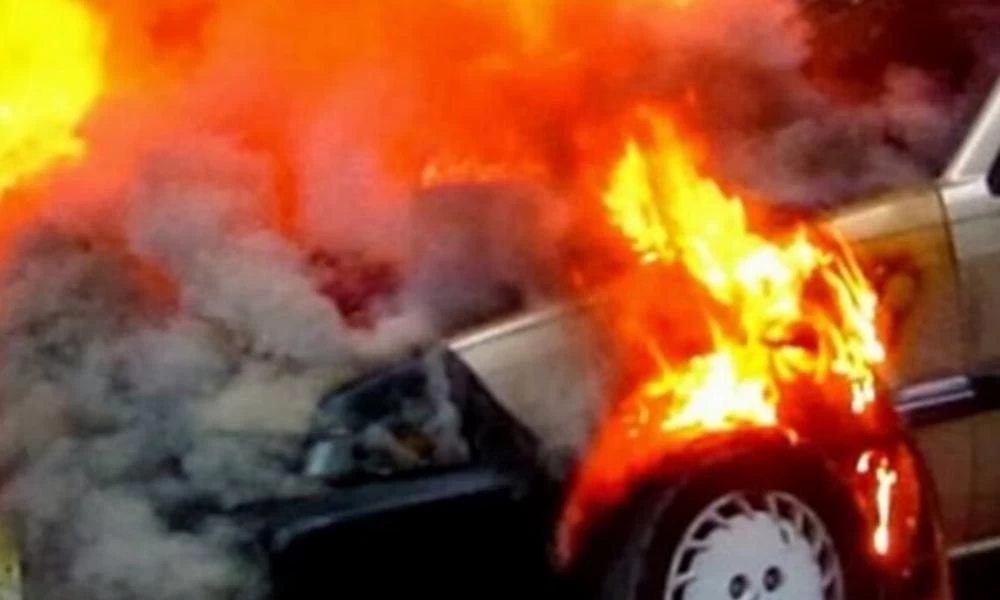 Θεσσαλονίκη: Έκαψαν εταιρικό αμάξι στην Άνω Πόλη